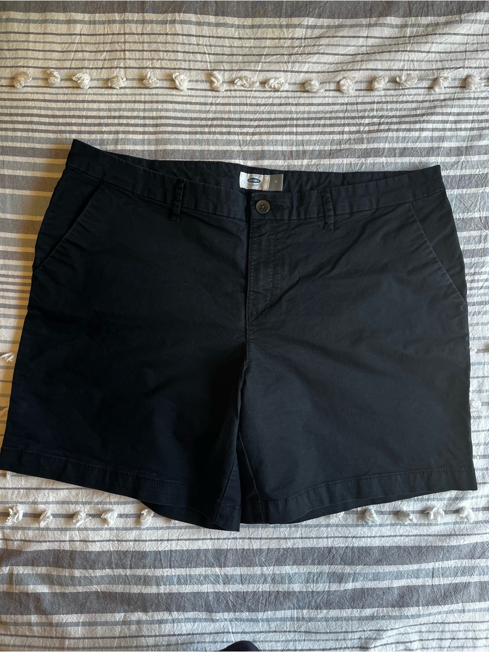 Old Navy Women’s Mid Rise Everyday Shorts with 7” Inseam